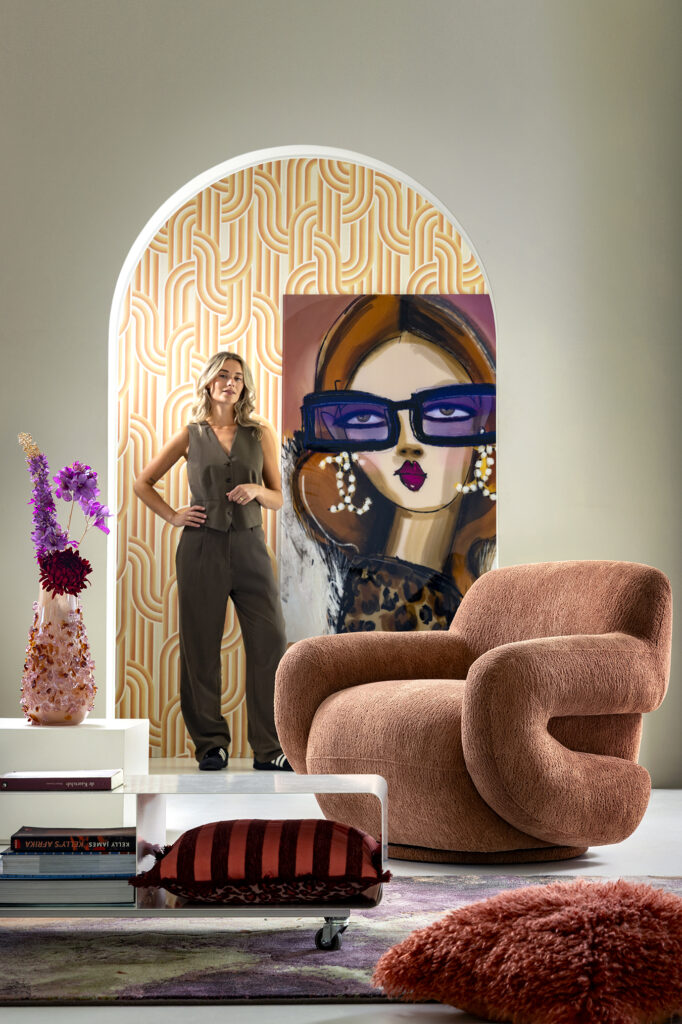 Sfeervolle meubels die een lichte sfeer geven met een mooie boogmuur